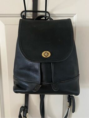 Vintage Y2K Coach  Black Leather Daypack Backpack w/ Gold Hardware G0D-9791 Flaw